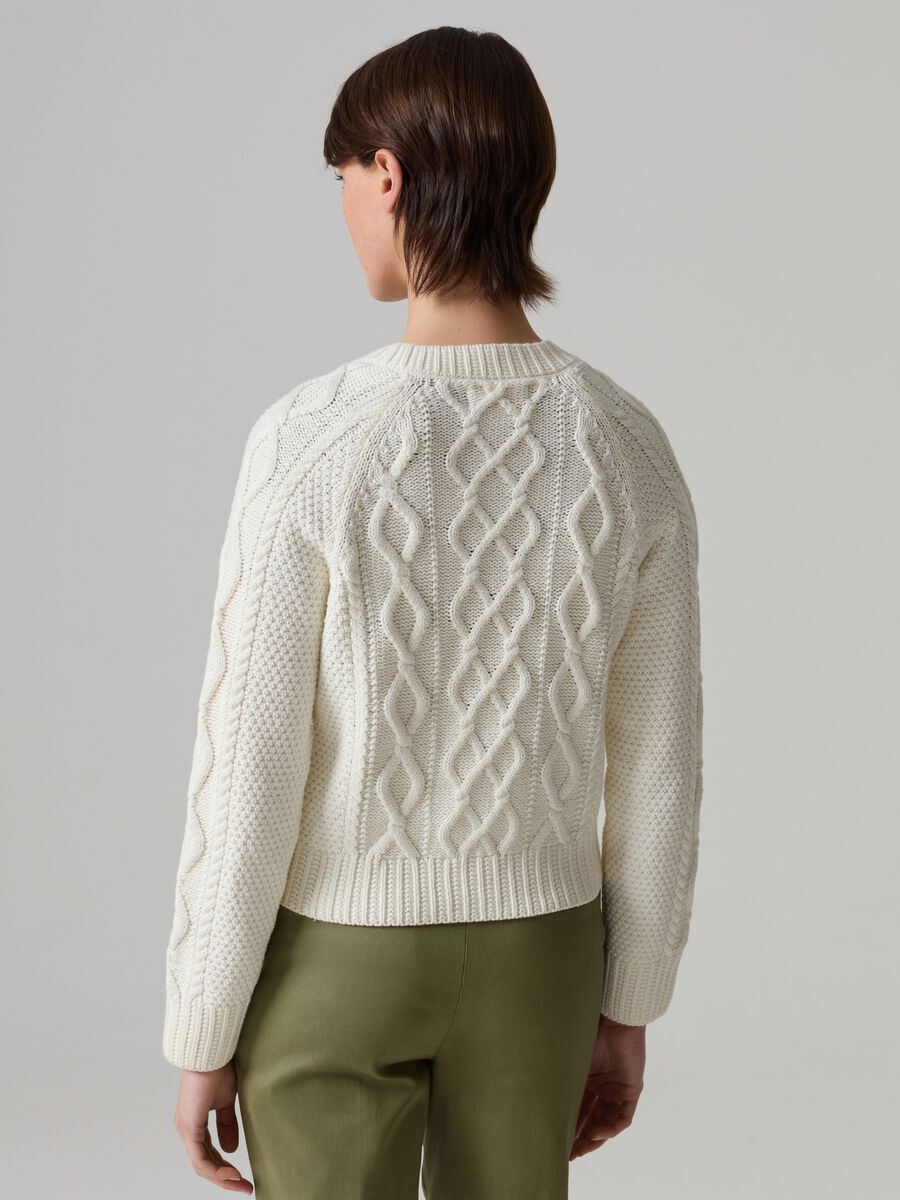 Cable-knit cardigan with diamond motif_2