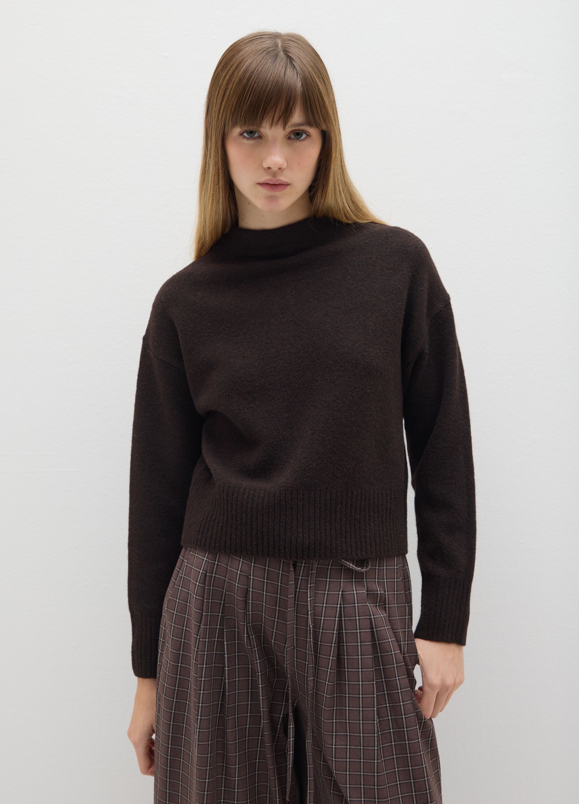 Heavy brown pullover with mock neck