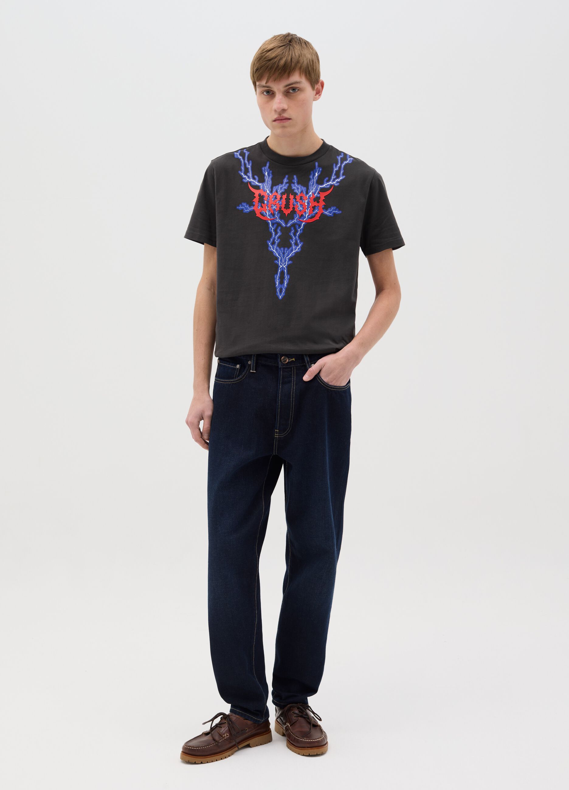 Black short-sleeved T-shirt with lightning print