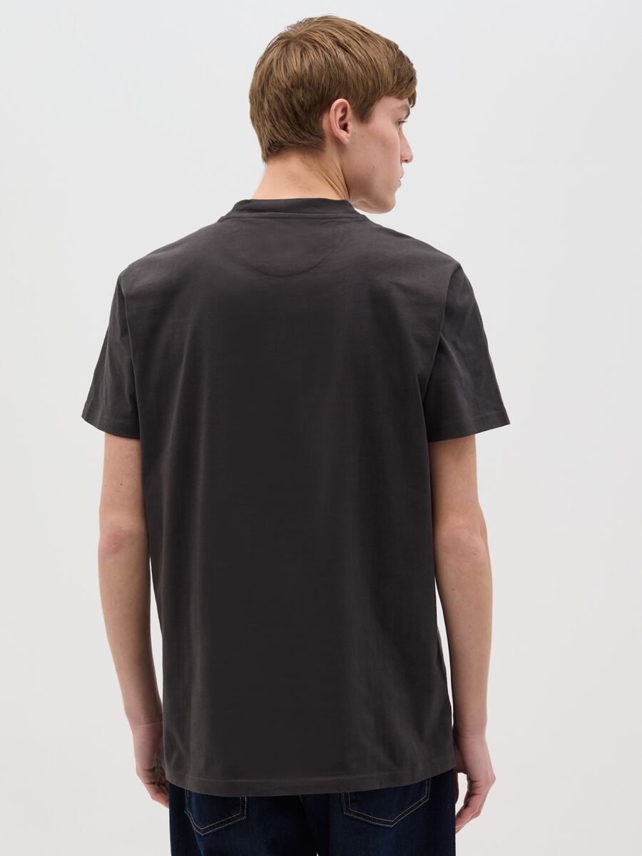 Black short-sleeved T-shirt with lightning print_3