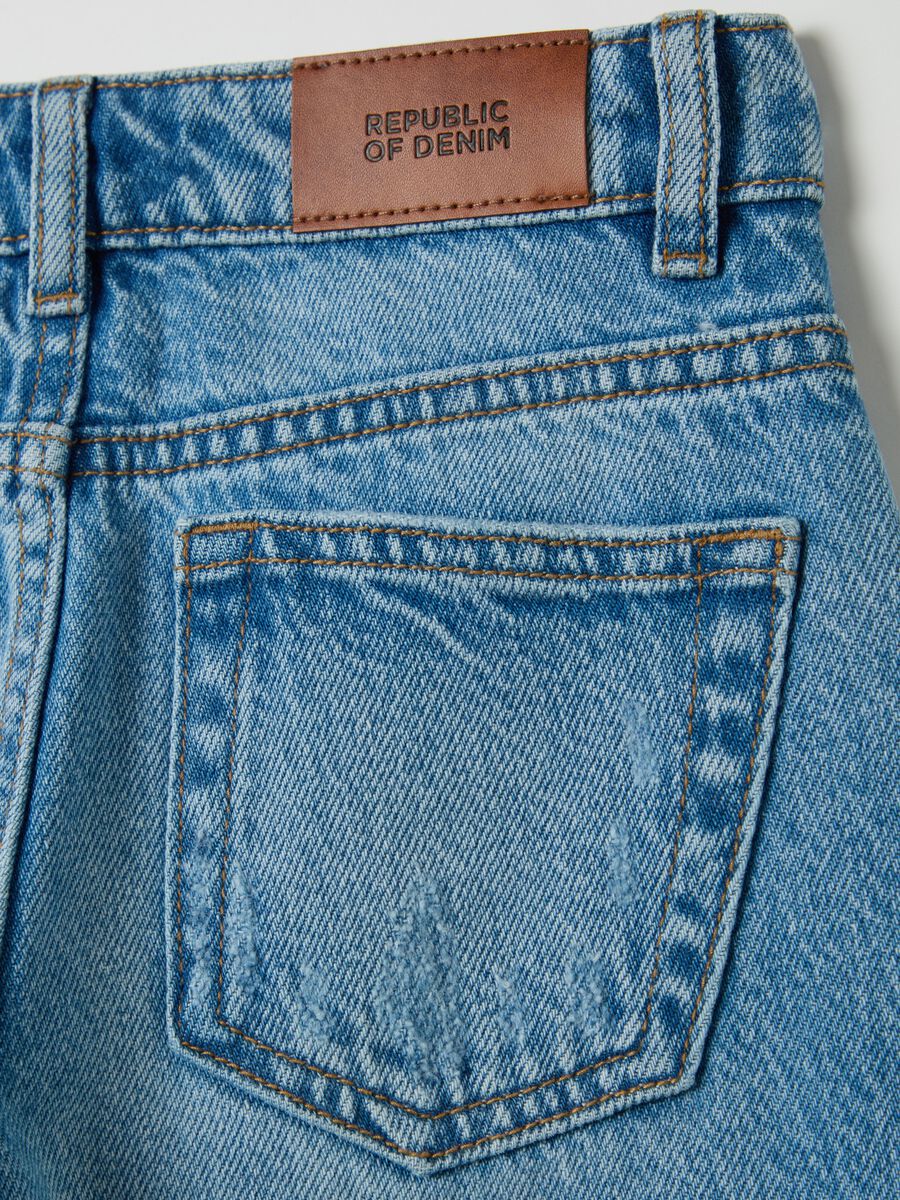 Loose-fit jeans with abrasions_3
