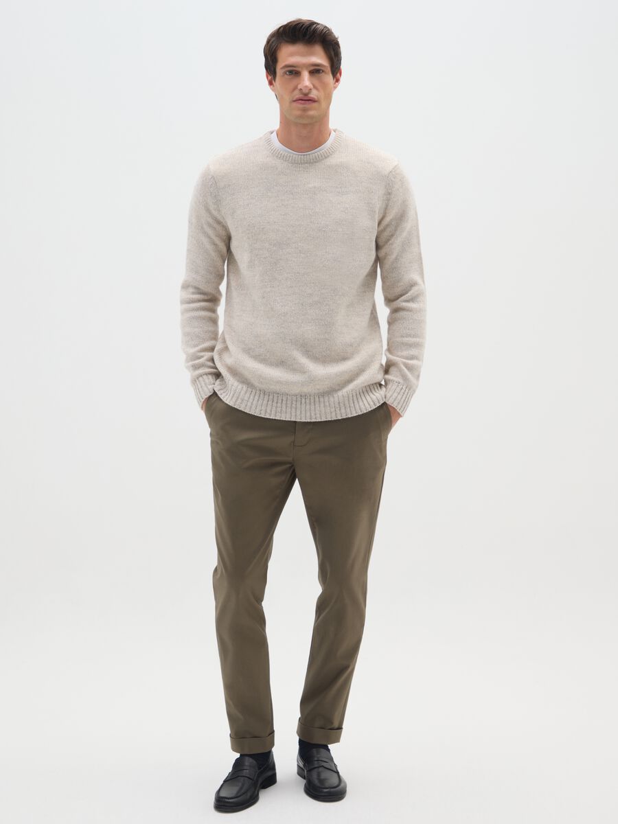 Pantaloni chino verdi in misto cotone elasticizzato slim fit_0