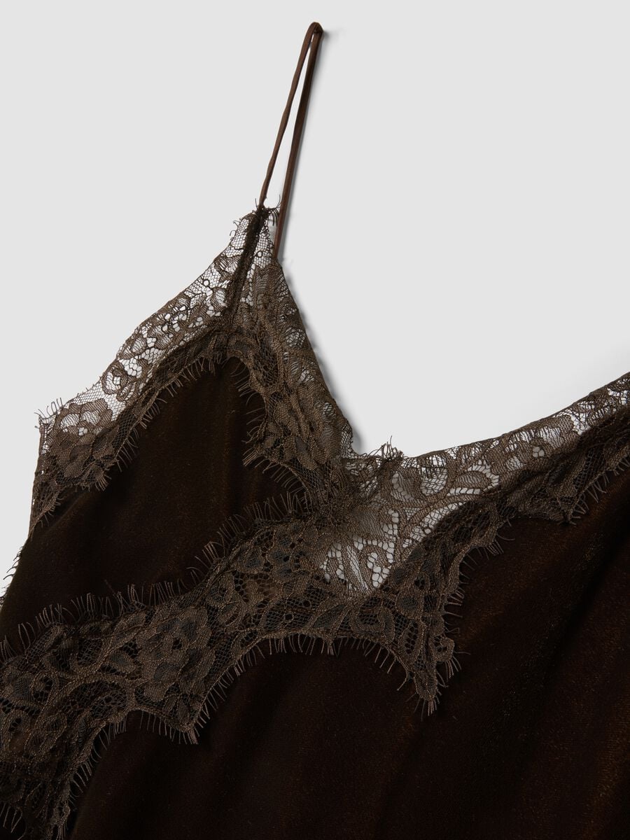 Abito marrone asimmetrico con pizzo_1