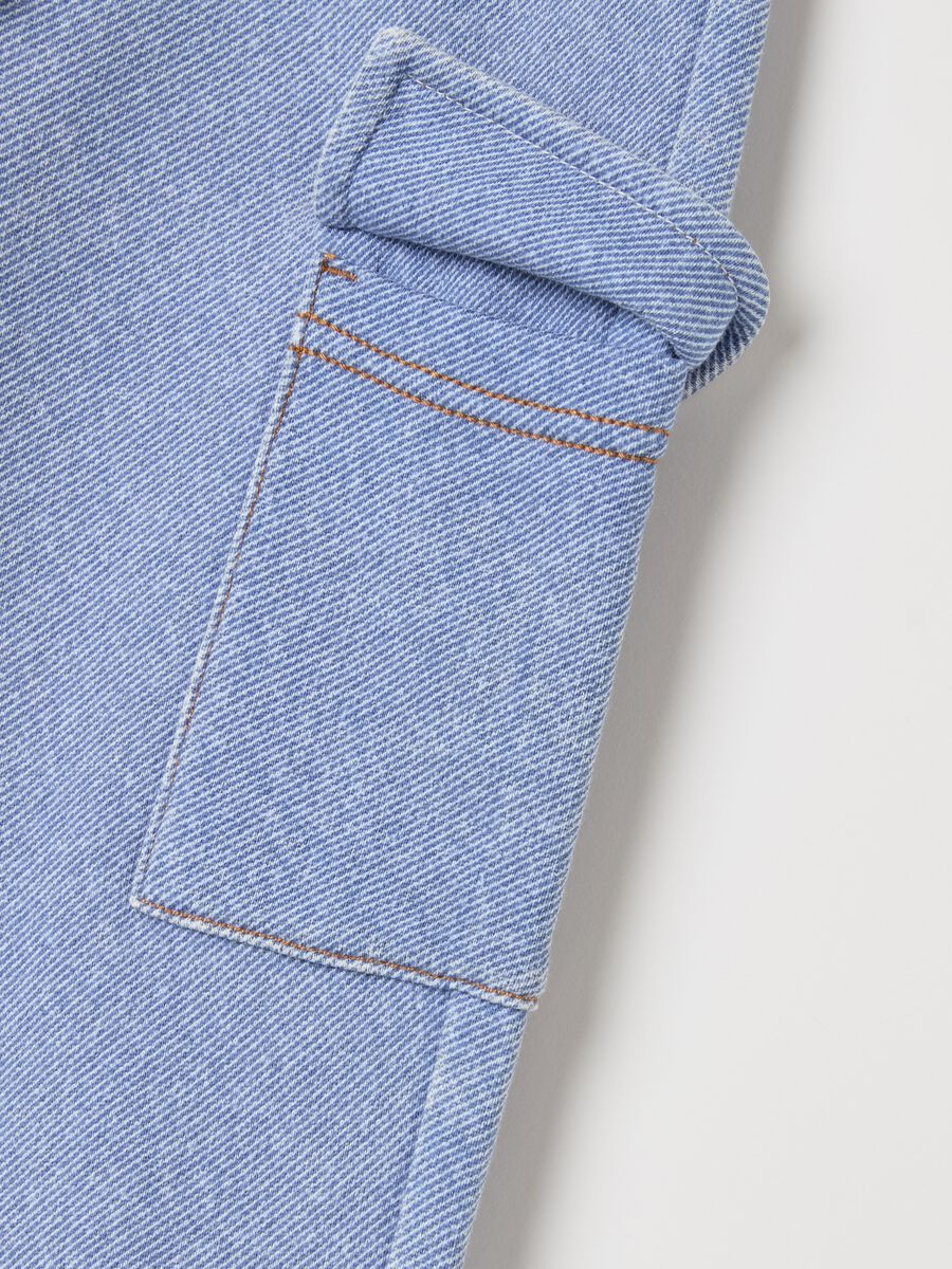 Denim-effect cargo joggers with drawstring_2
