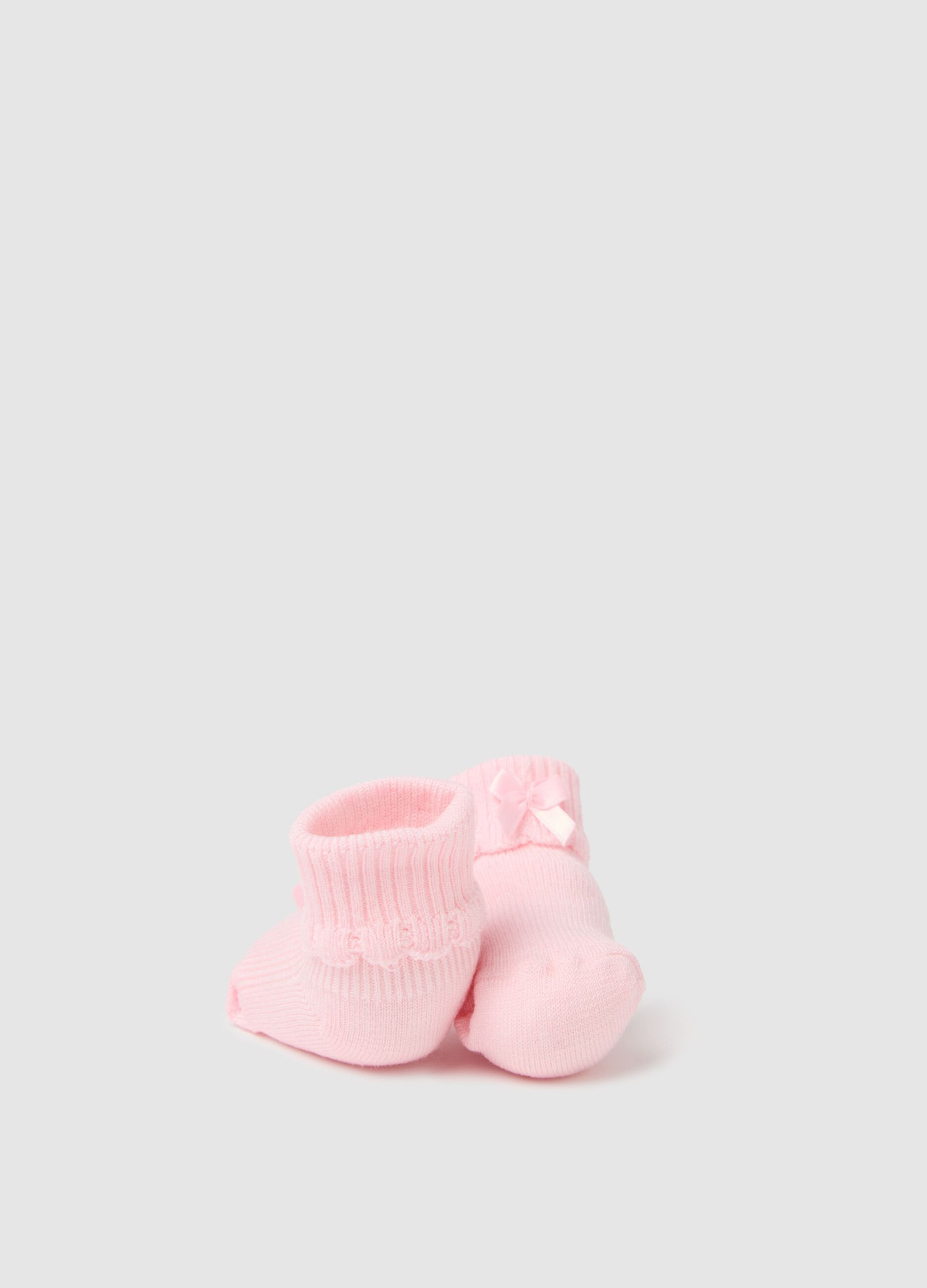 Knit shoes with bow