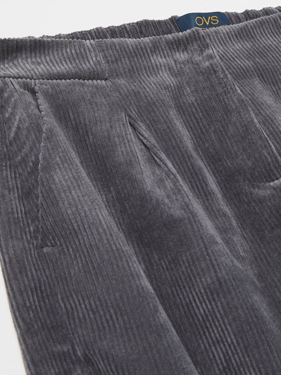 Carrot-fit trousers in corduroy with darts_5