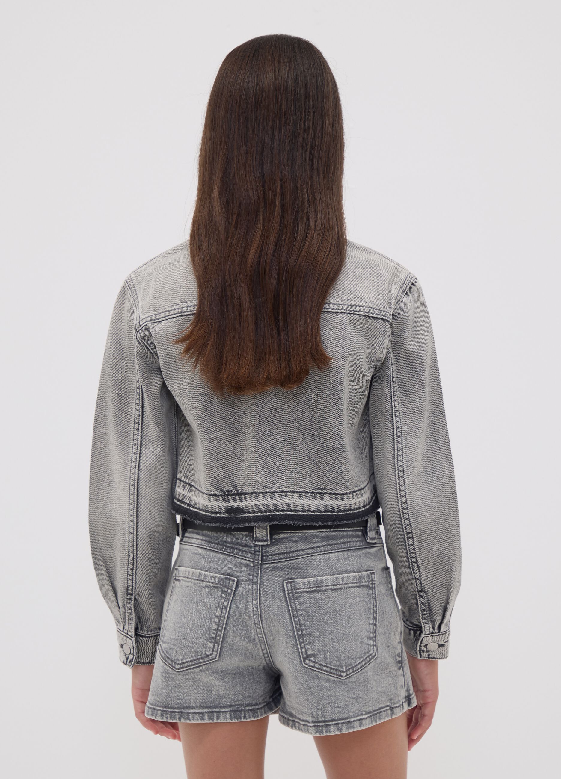 Camicia grigia corta in puro cotone con borchie per ragazza