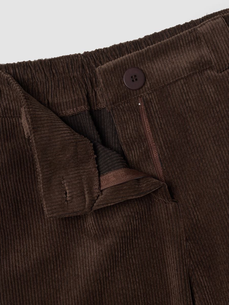 Pantaloni marroni in tessuto elasticizzato a gamba ampia_1