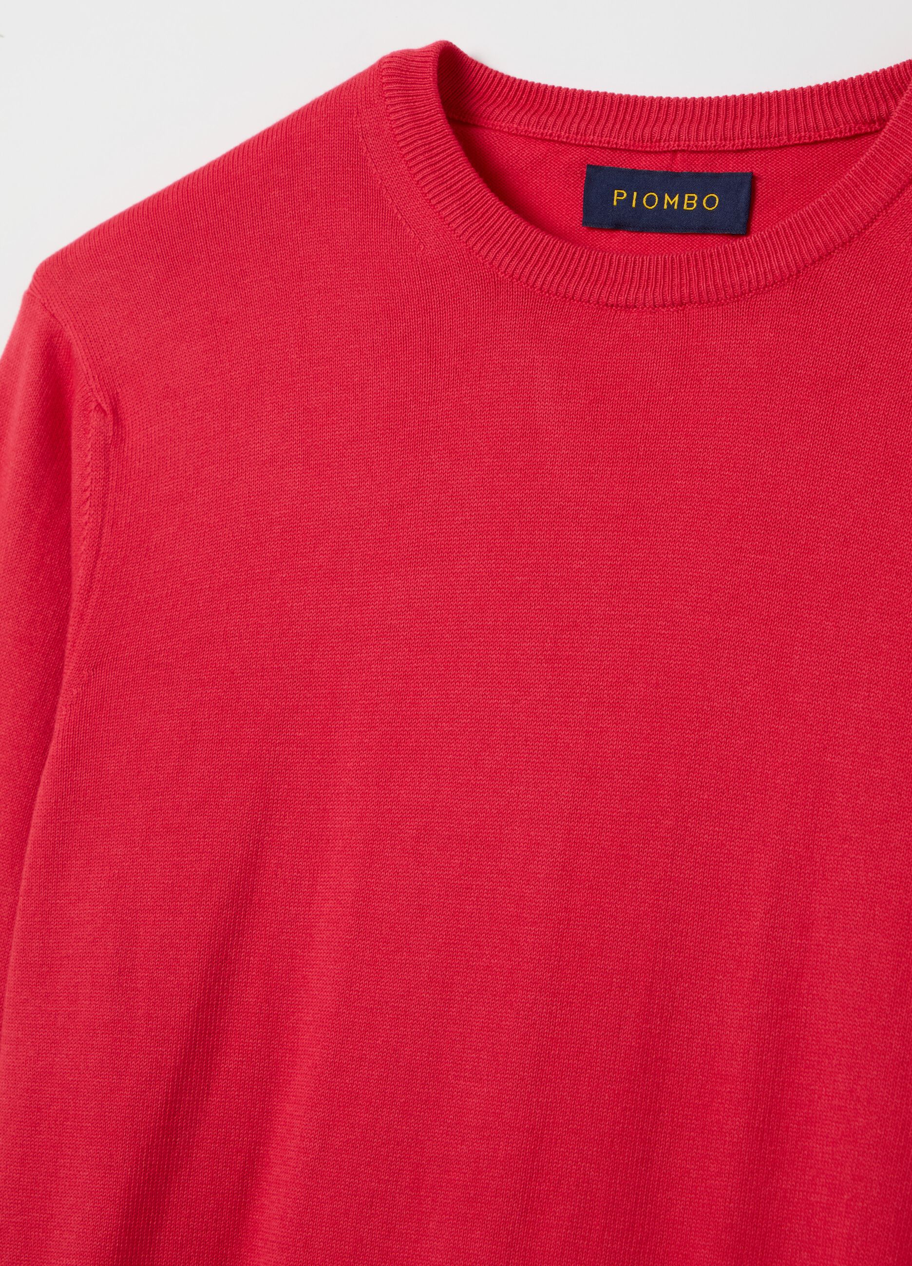 Solid colour pullover with round neck