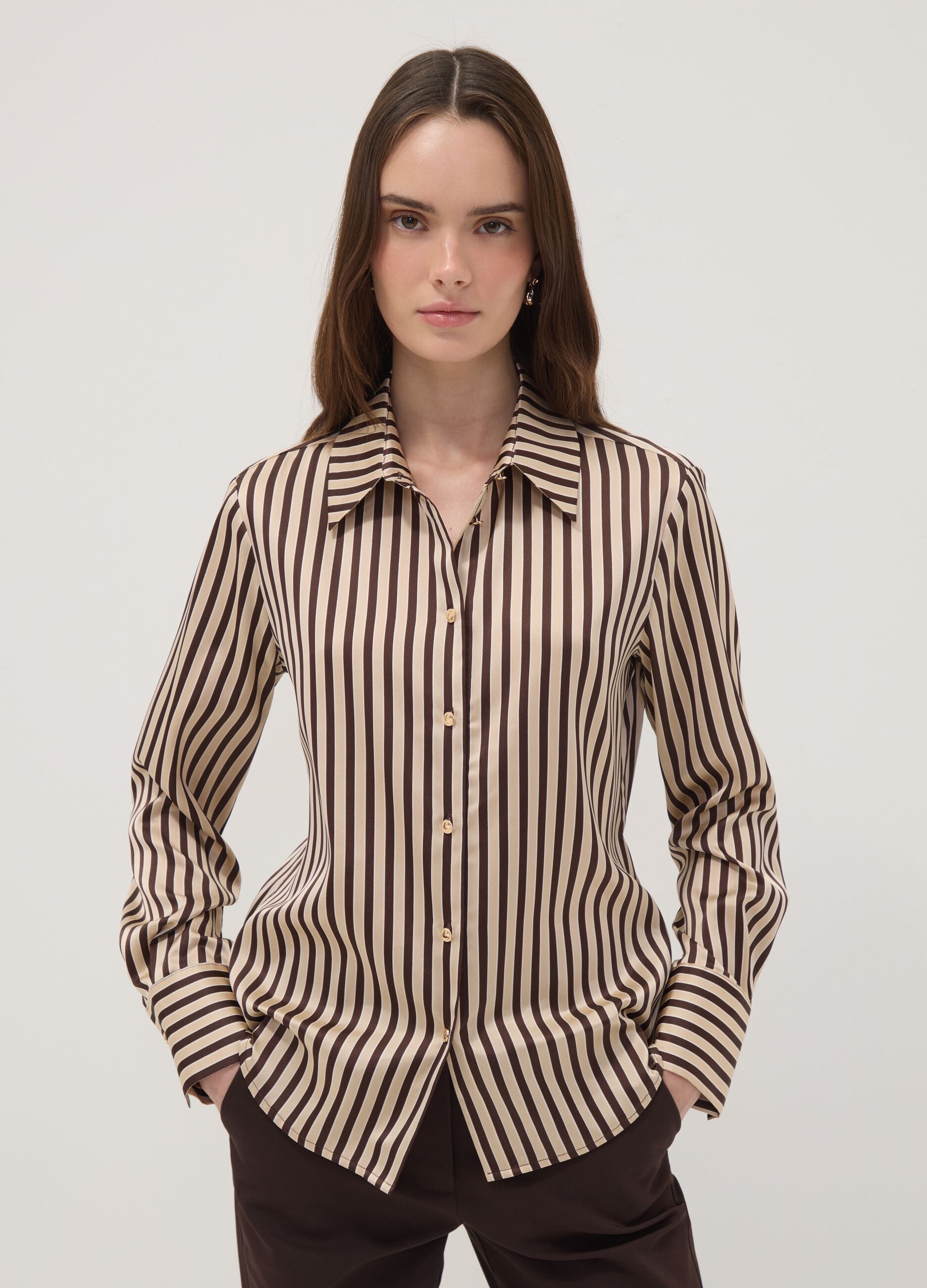 Camicia gialla a righe marroni in tessuto elasticizzato