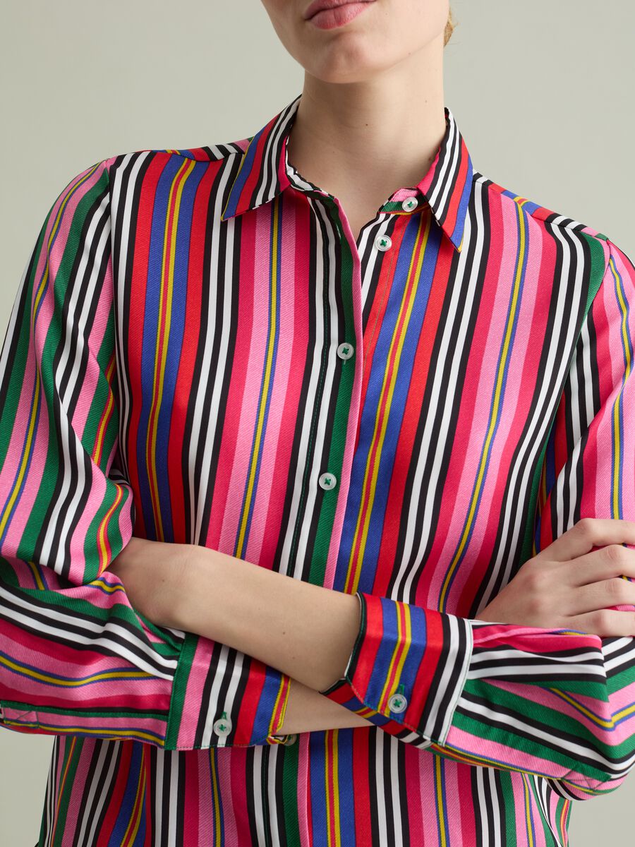 Fluid shirt with multicoloured stripes_2