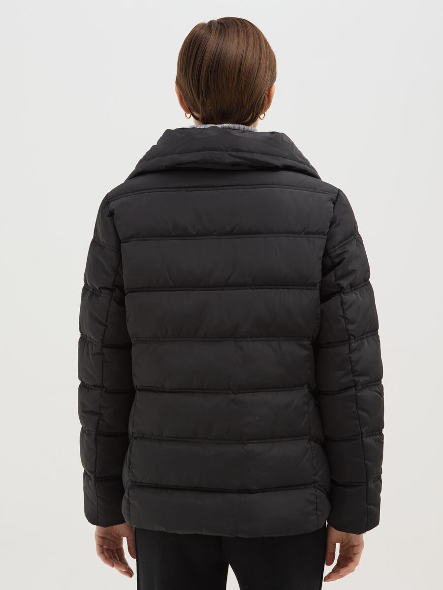 Black regular fit padded jacket with zip and side pockets_2