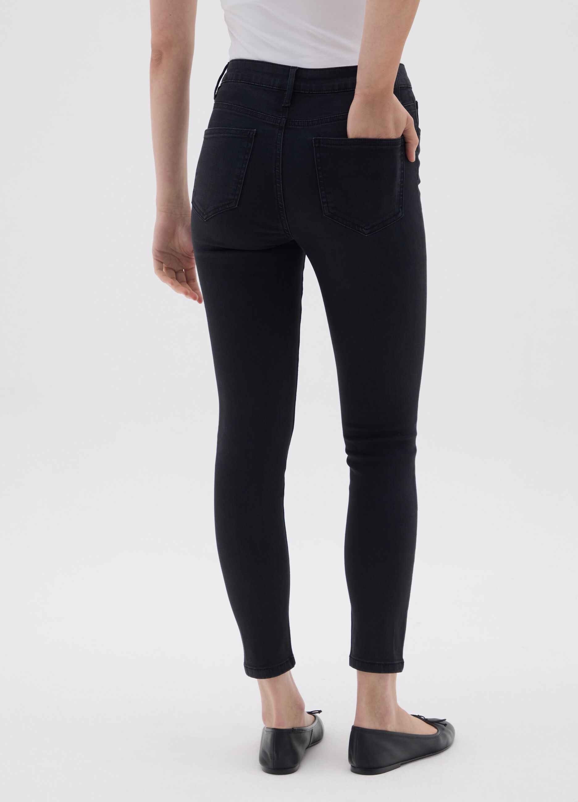 Women's skinny jeans in stretch black denim