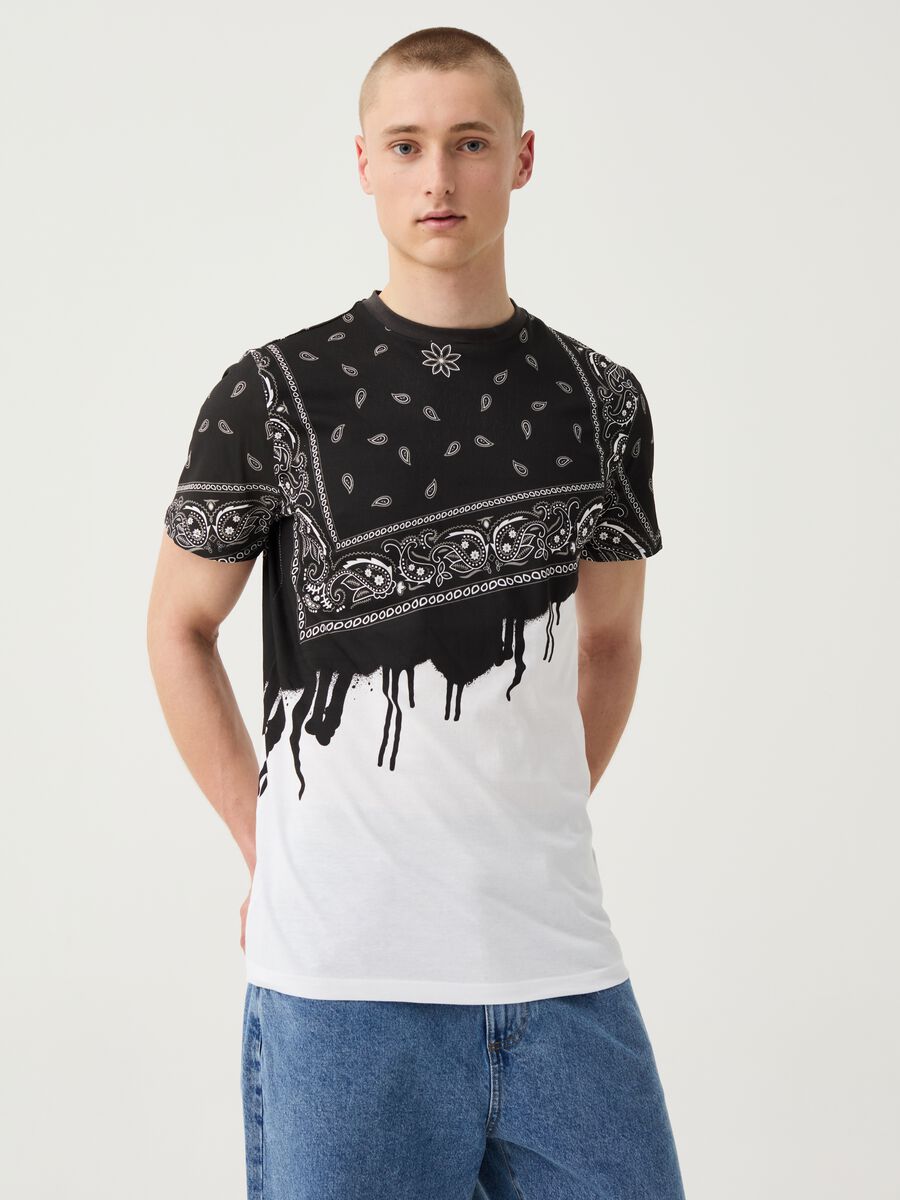 T-shirt with paisley print_0