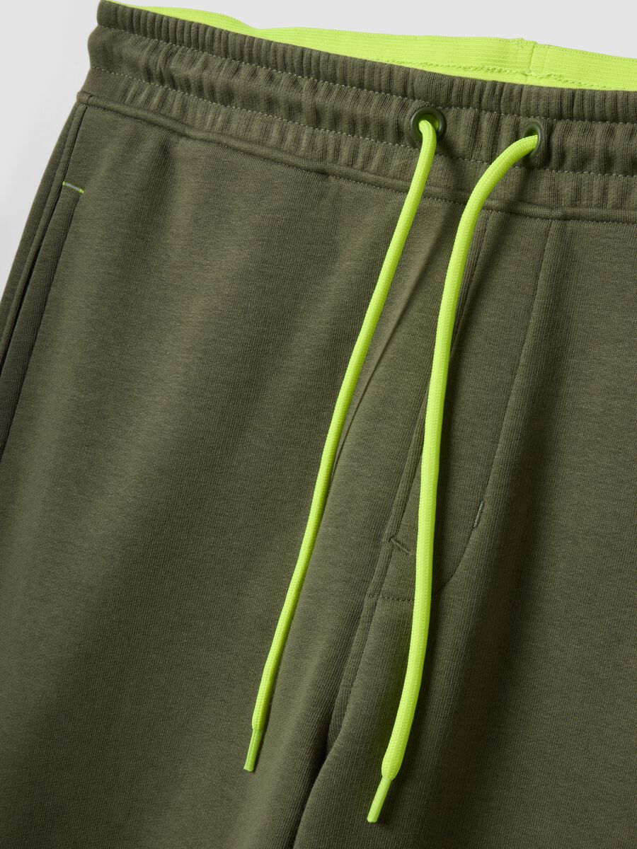 Bermuda verdi in misto cotone con vita elasticizzata_5