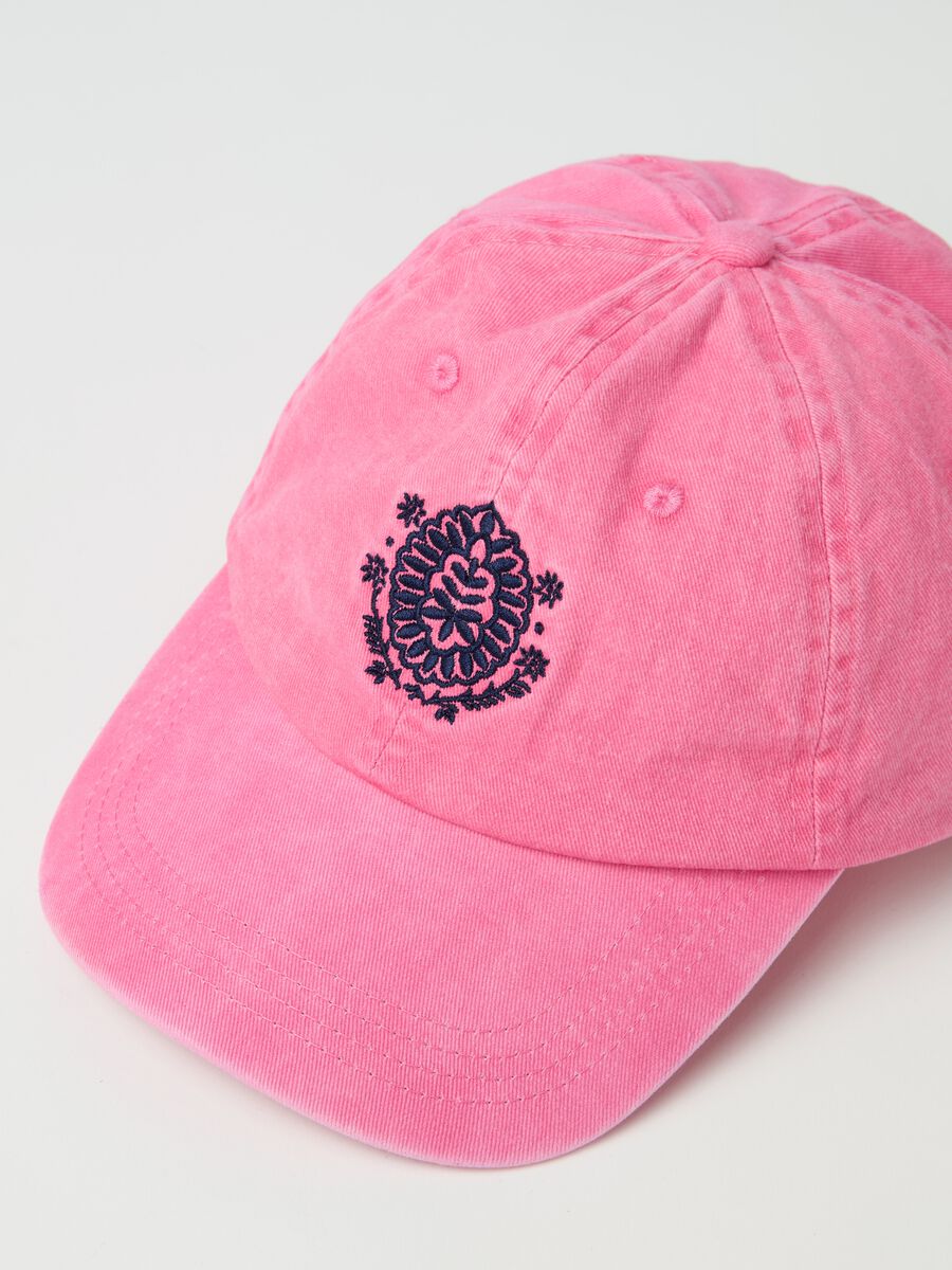 Baseball cap in denim with embroidery_1