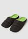 Black padded slippers with green lining, regular fit_1