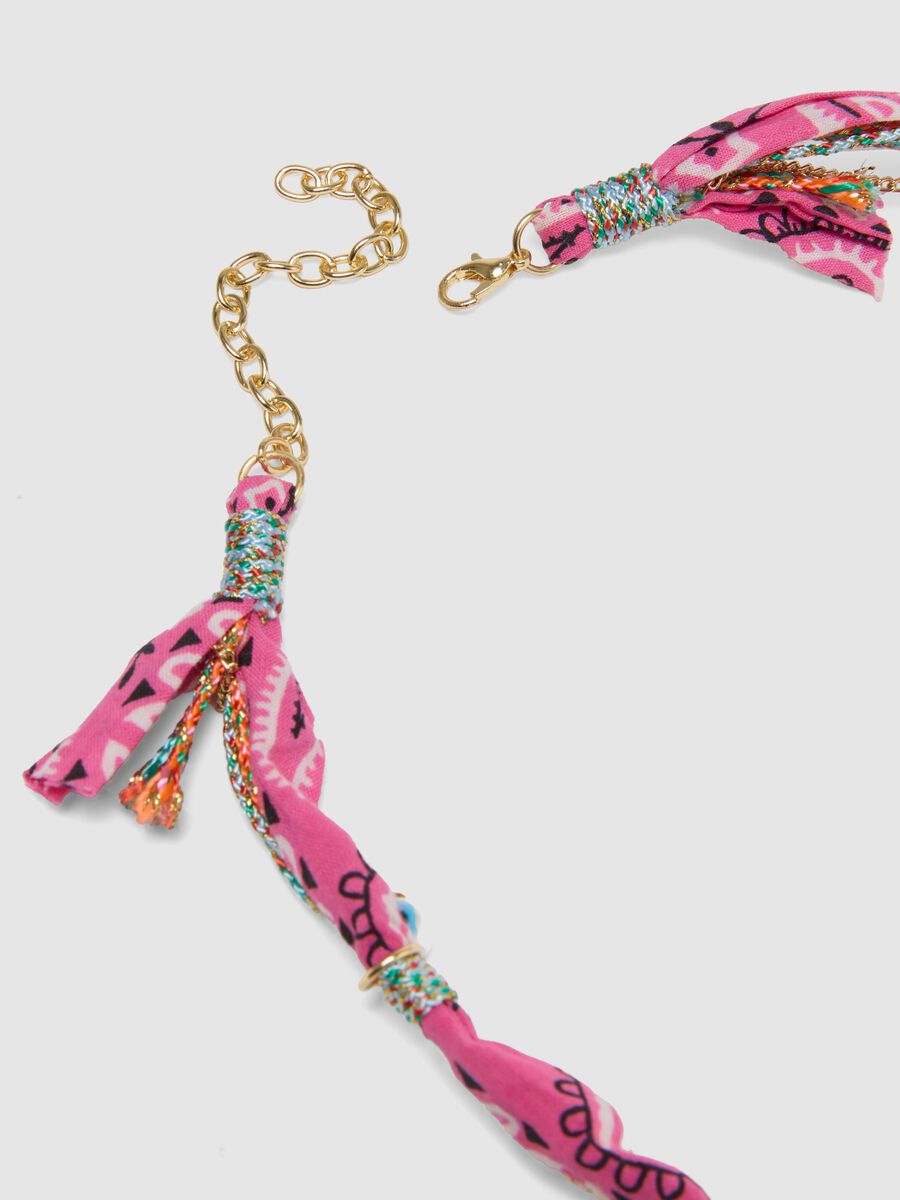 Collana bandana multicolor con charms_2