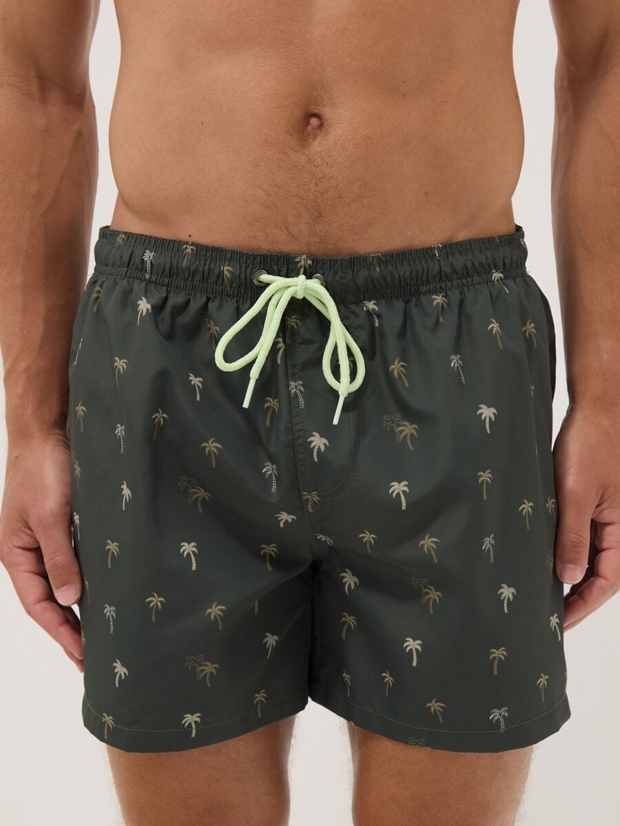 Costume boxer verde con stampa palme_1