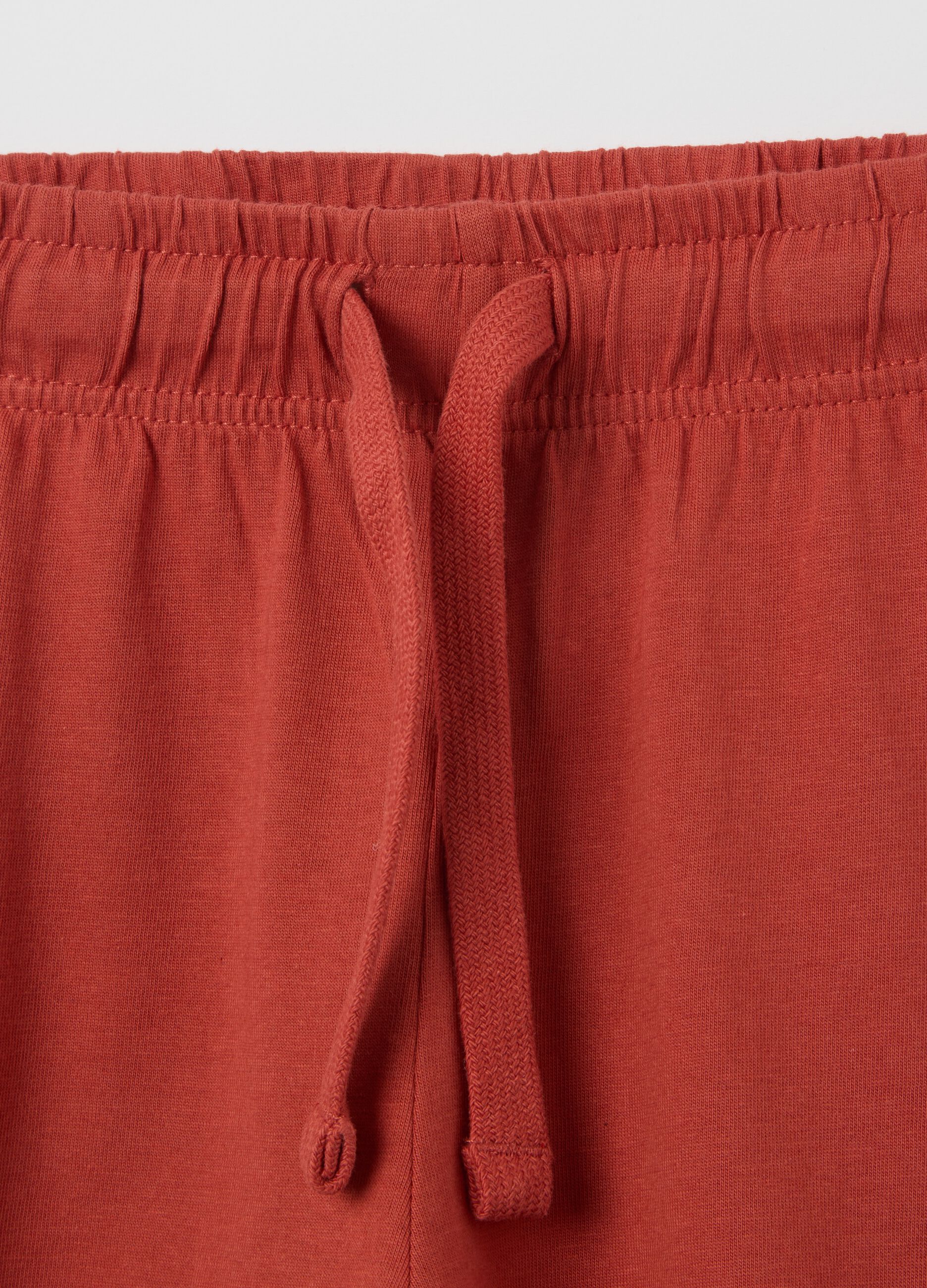 Pantaloni corti da bambino in puro cotone rosso regular fit