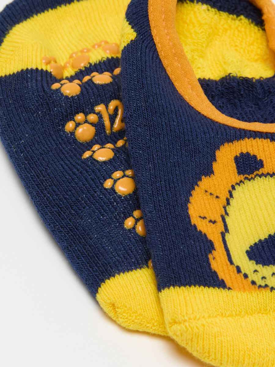 Slipper socks with lion design_2