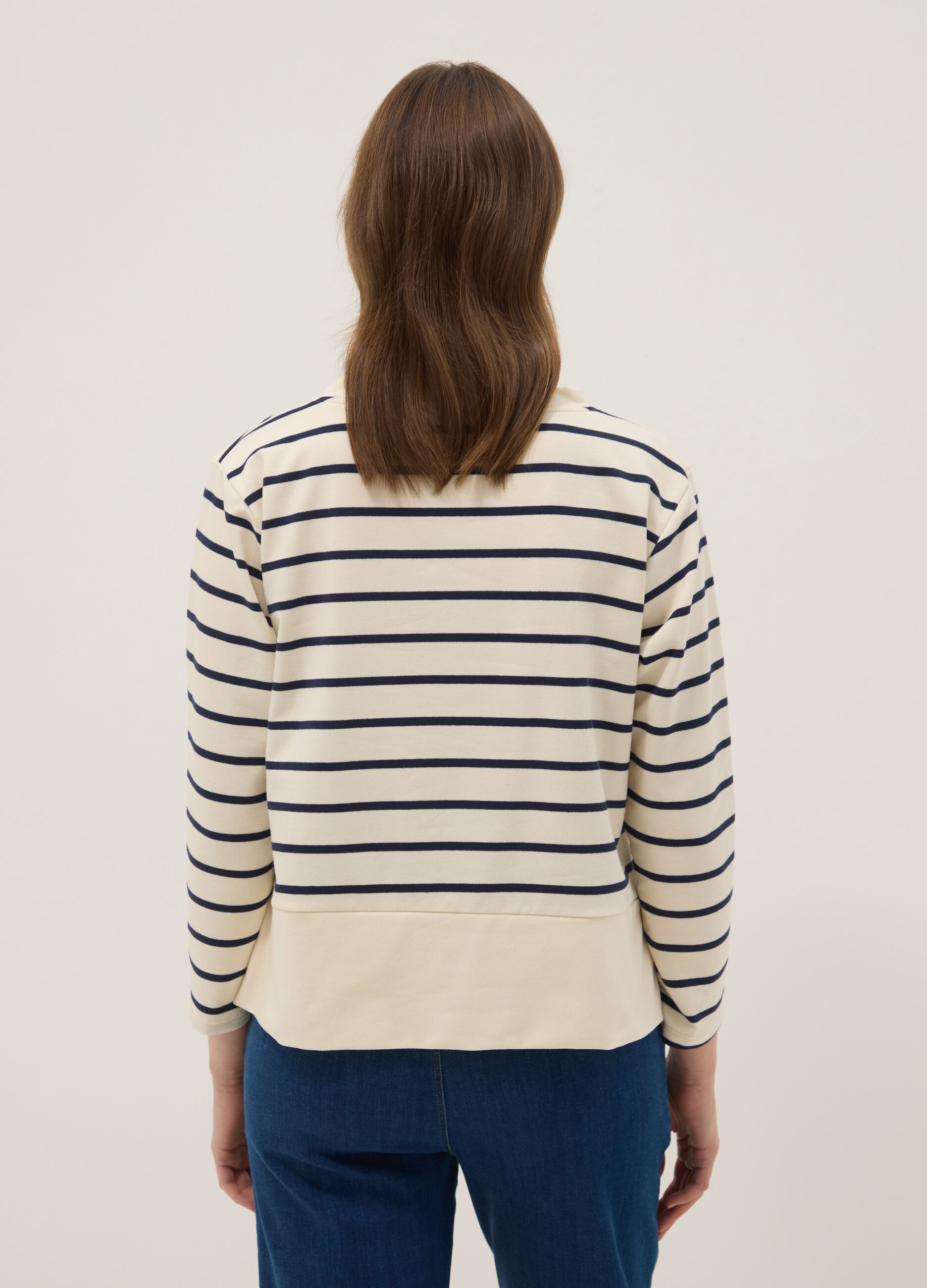 White cotton-stretch top with blue stripes, regular fit