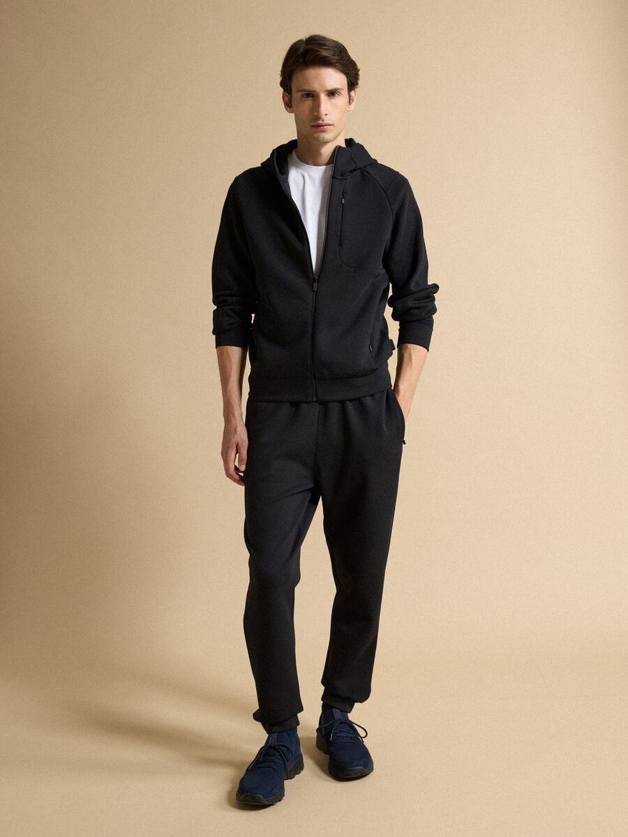 Breathable black full-zip in 2-way stretch fabric_1