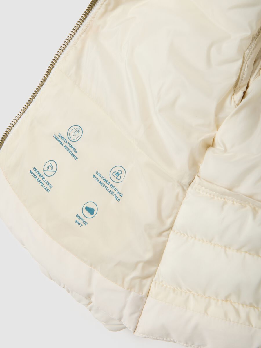 White padded regular fit jacket with hood for girls_3