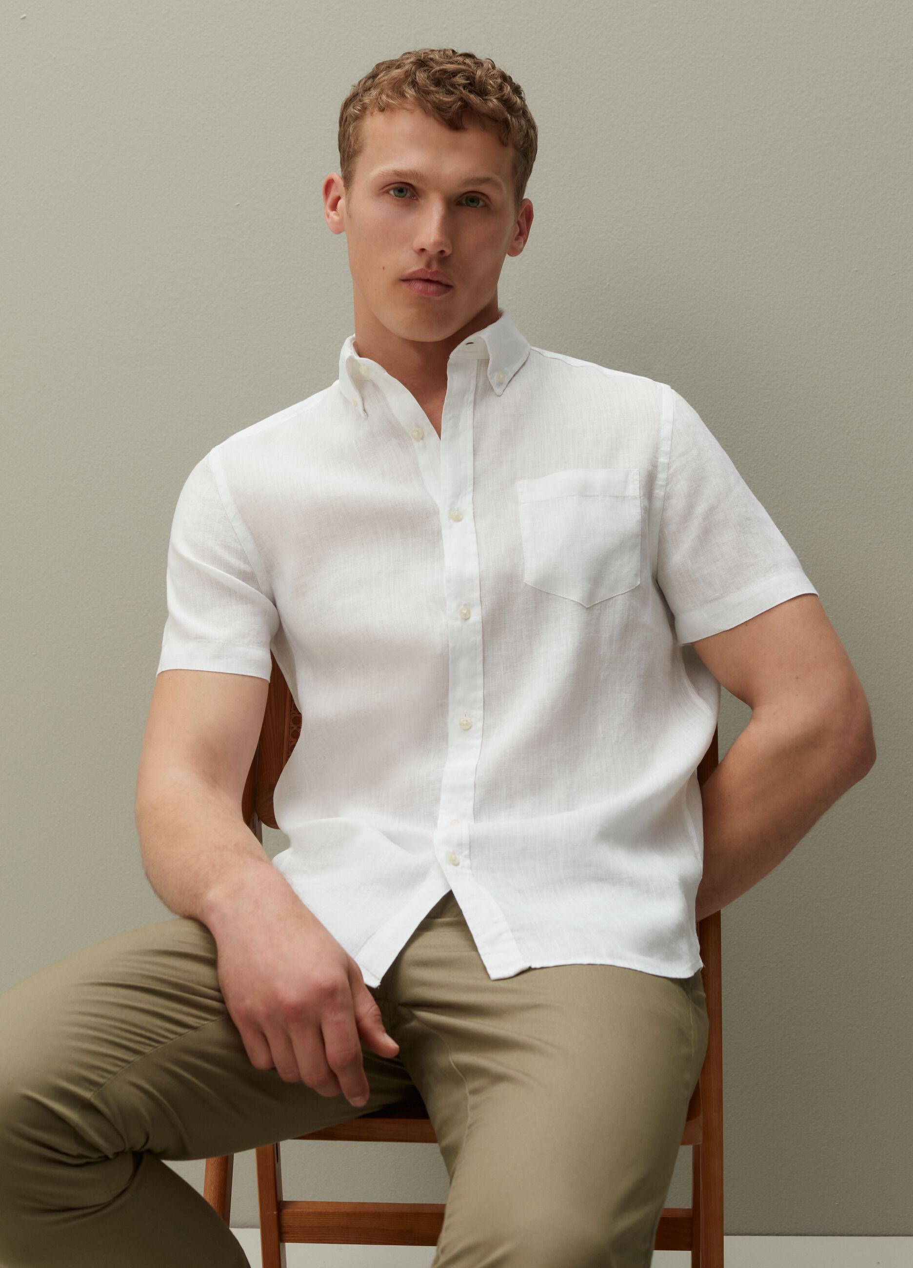 Linen shirt with short sleeves