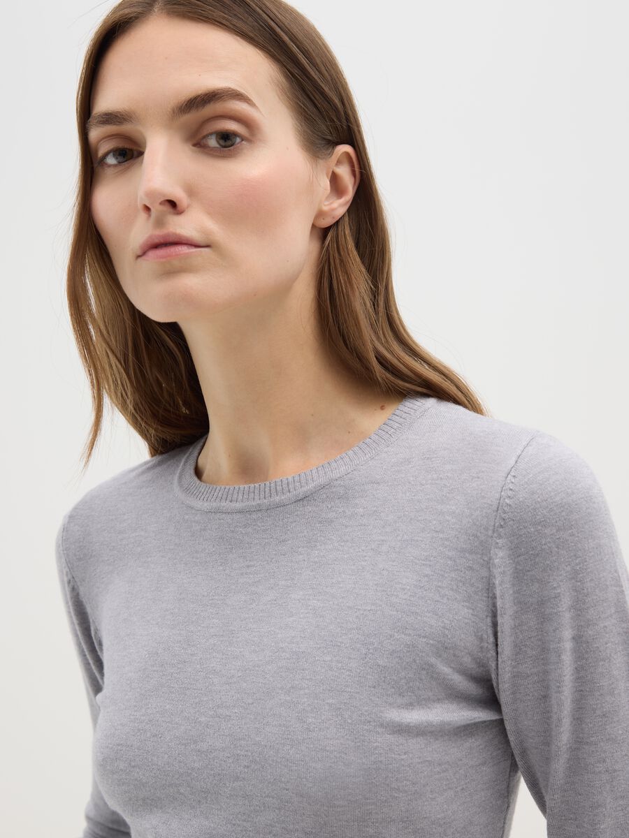 Grey crew neck jumper with long sleeves_0