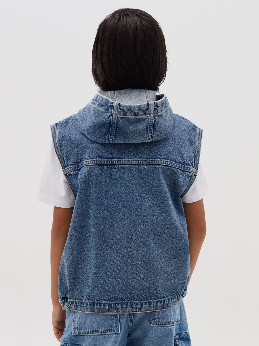 Gilet full-zip in denim con cappuccio_1