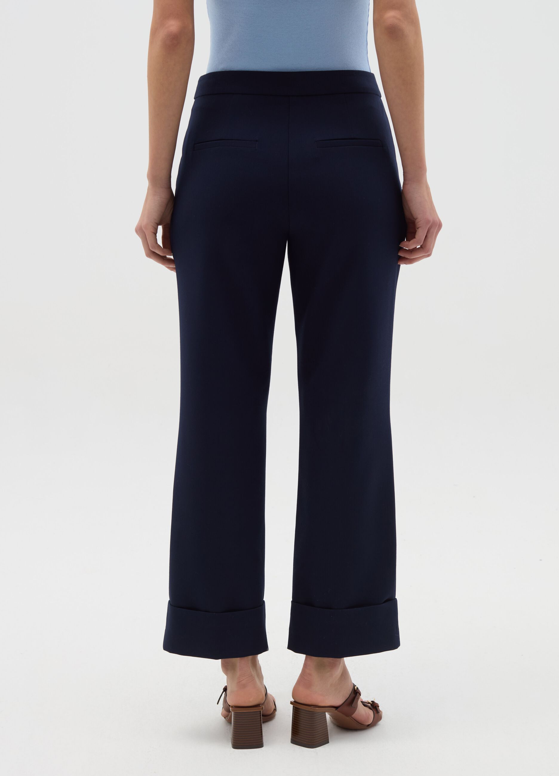 Pantalone crop con risvolti