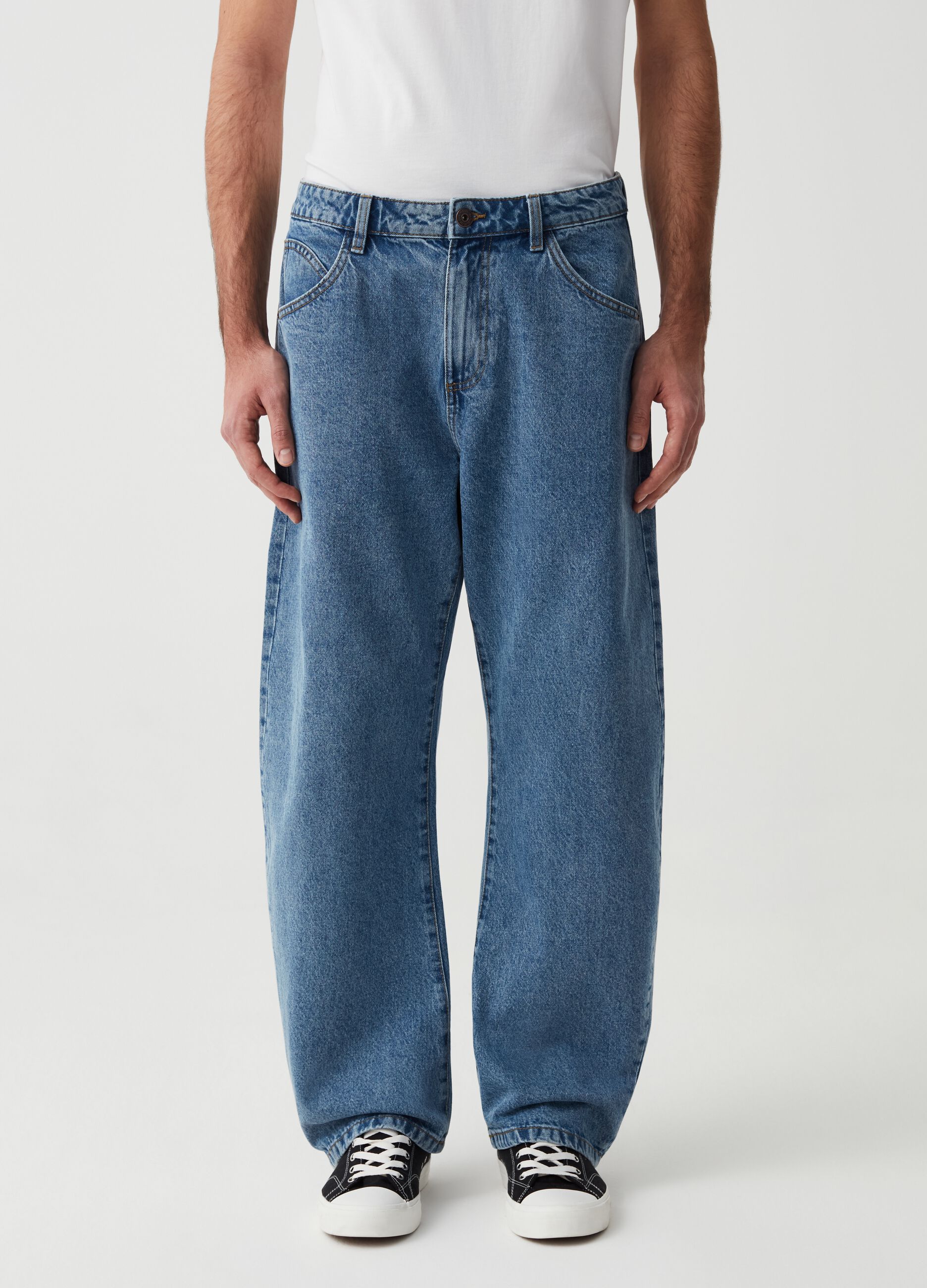 Wide-leg comfort-fit jeans