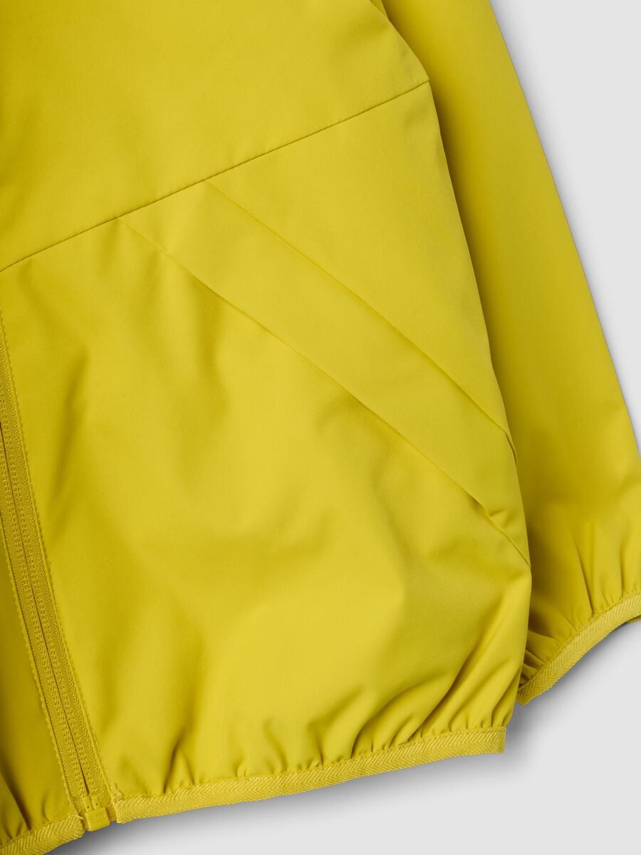 Giacca antipioggia gialla con cappuccio e zip over fit per bambino_3