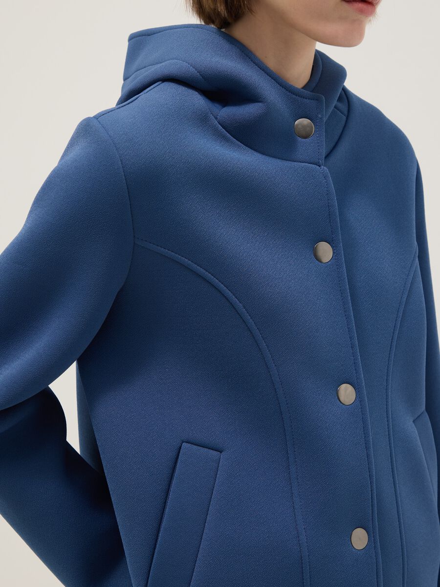 Giacca blu regular fit con cappuccio e bottoni_3