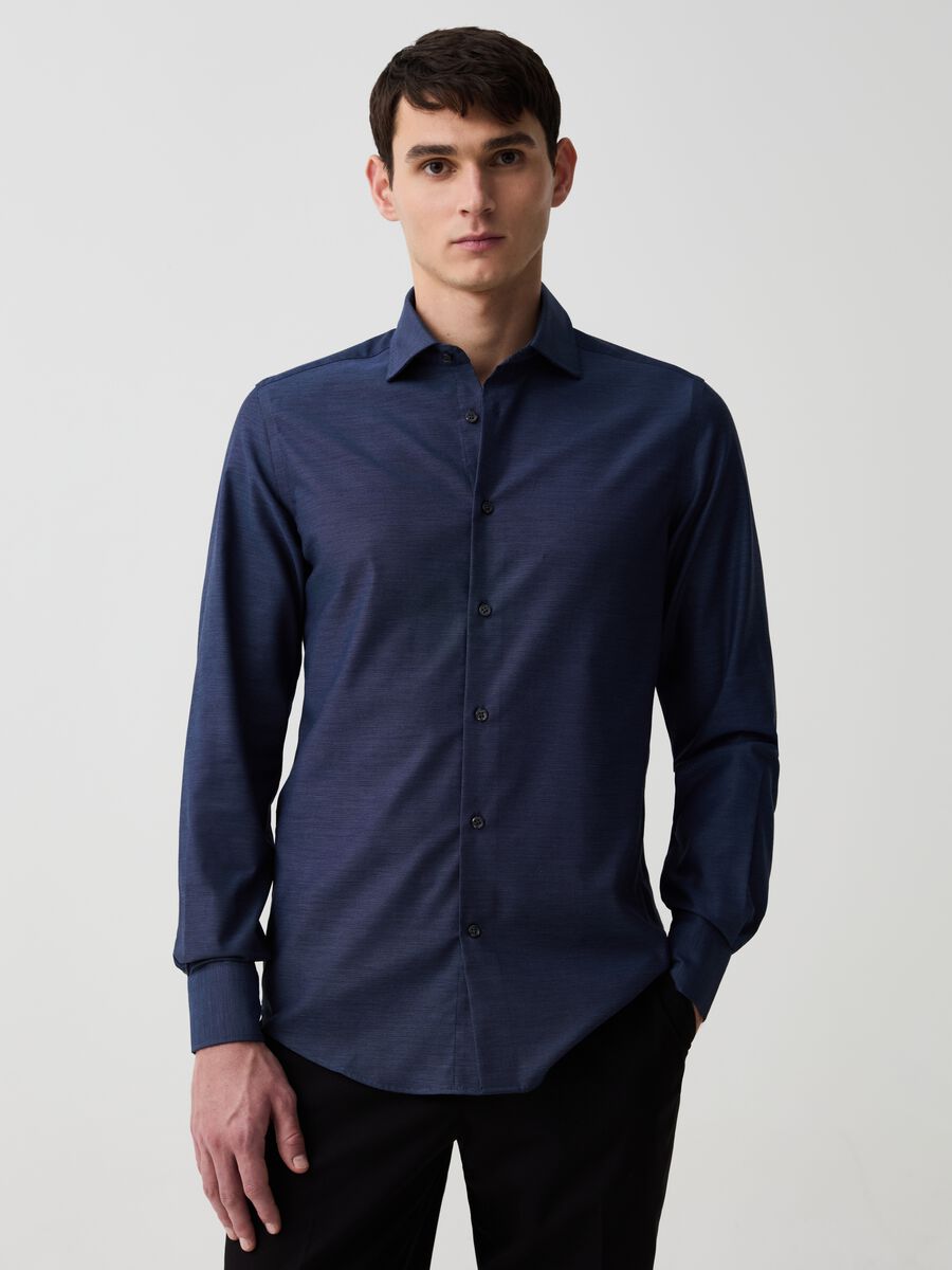 Slim-fit no-iron shirt with micro weave_0