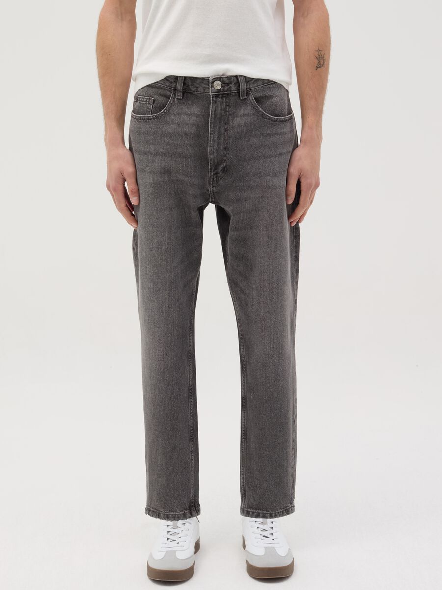 Tapered-fit regular jeans with fading_1