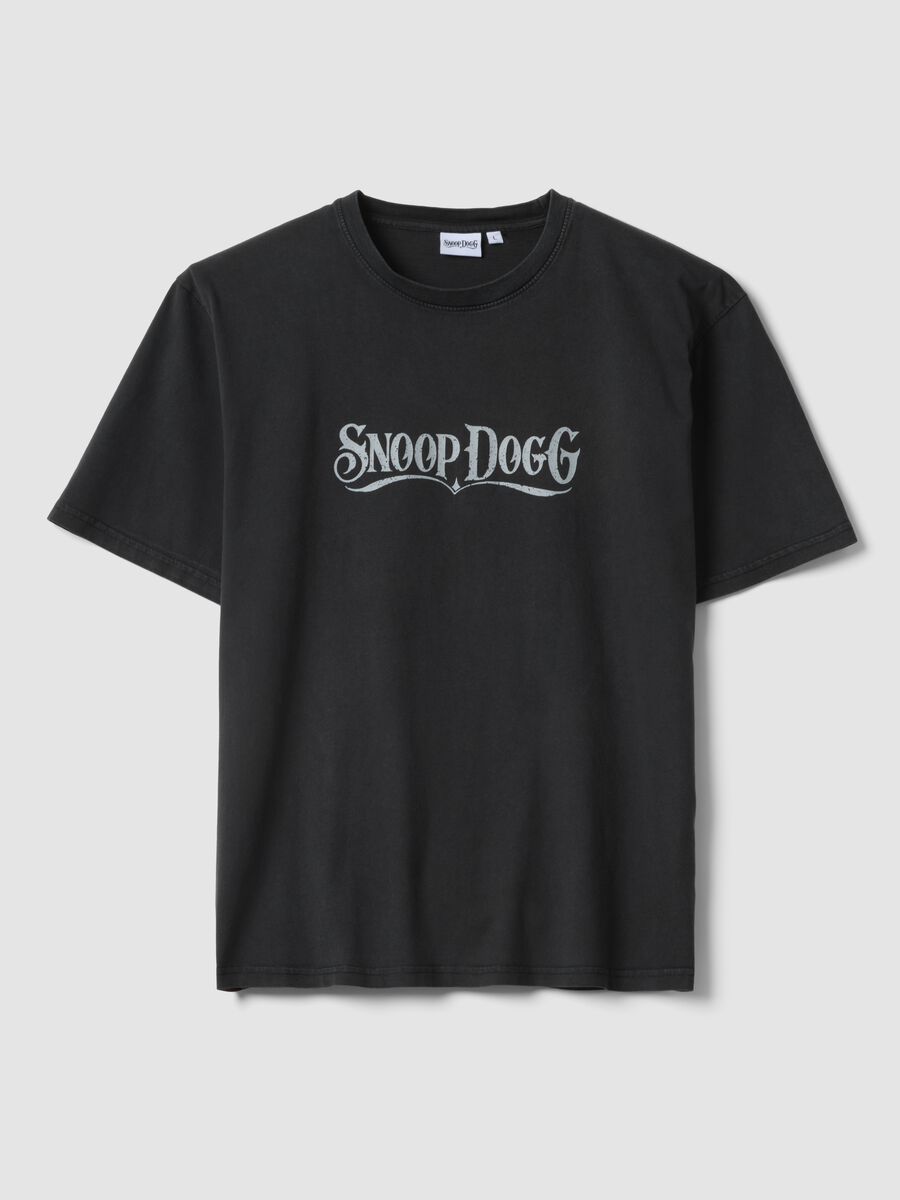 T-shirt nera con scritta Snoop Dogg in puro cotone relaxed fit_0