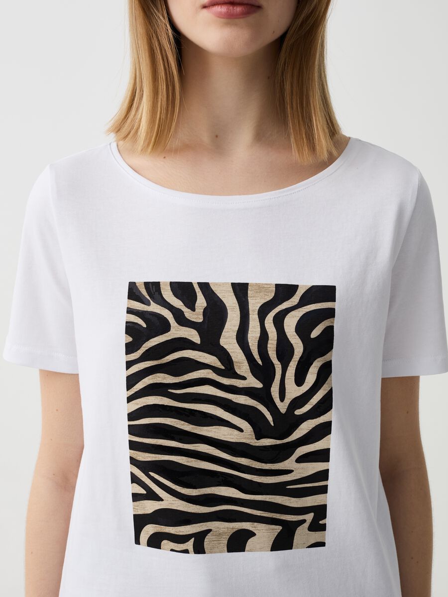 T-shirt con stampa animalier_1