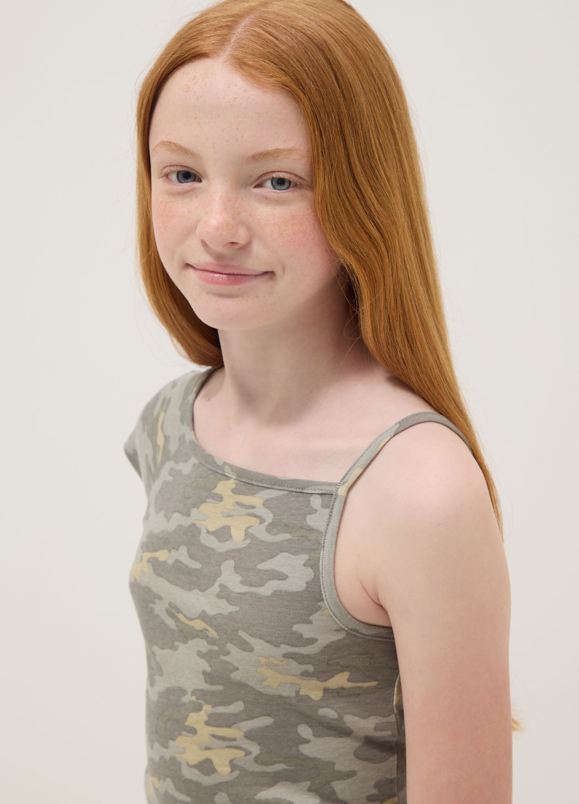 Grey cotton-blend one-shoulder T-shirt with camouflage print