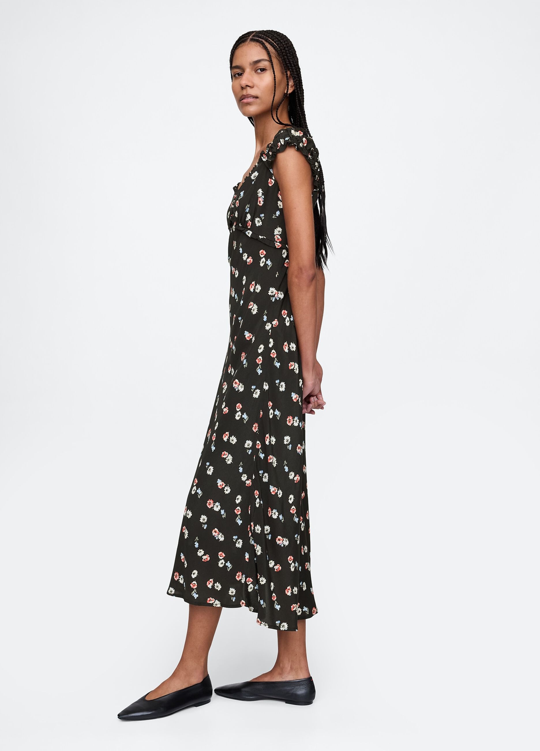 Sleeveless dress with floral pattern