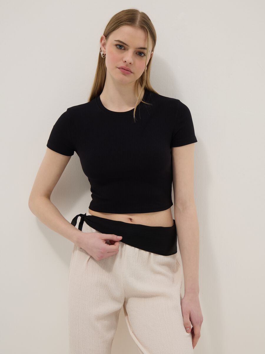 T-shirt fitted in cotone elasticizzato nero a costine_0