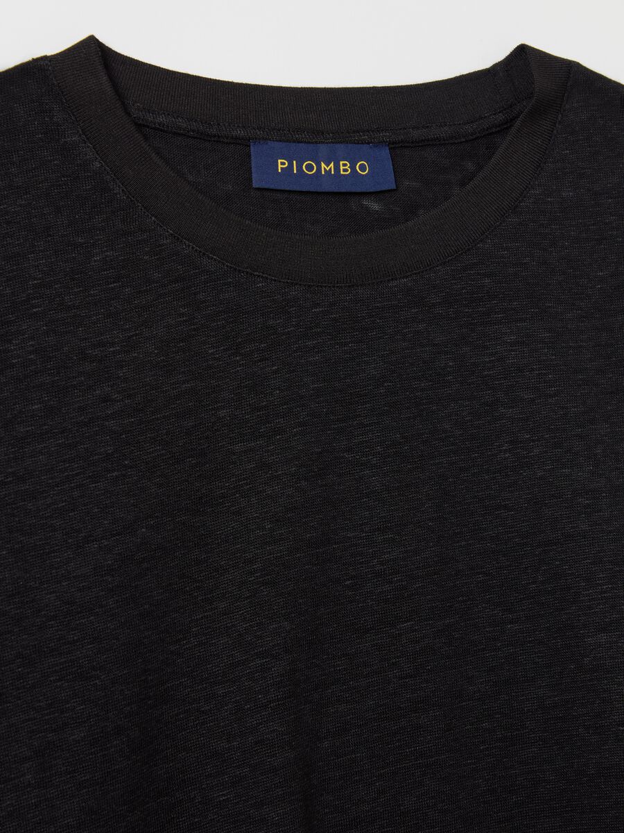 Short-sleeved T-shirt in black linen_5