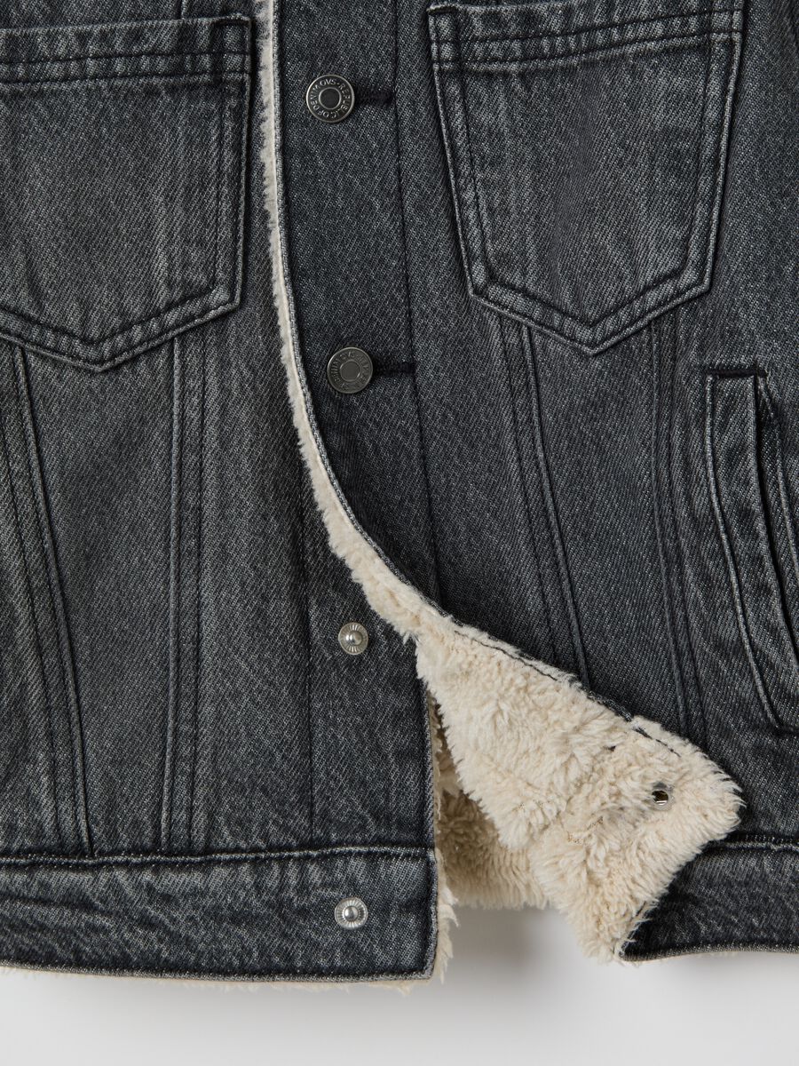 Giacca da bambino in denim grigia con bottoni_3