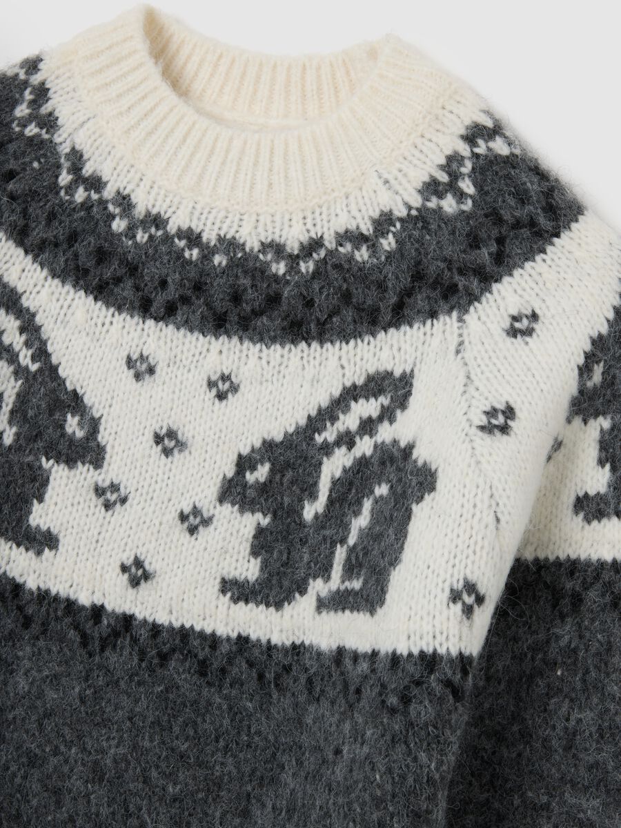 Grey and white jumper with rabbit pattern_5