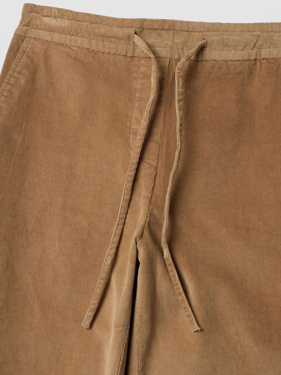 Pantaloni beige in cotone elasticizzato a coste con vita elasticizzata_5