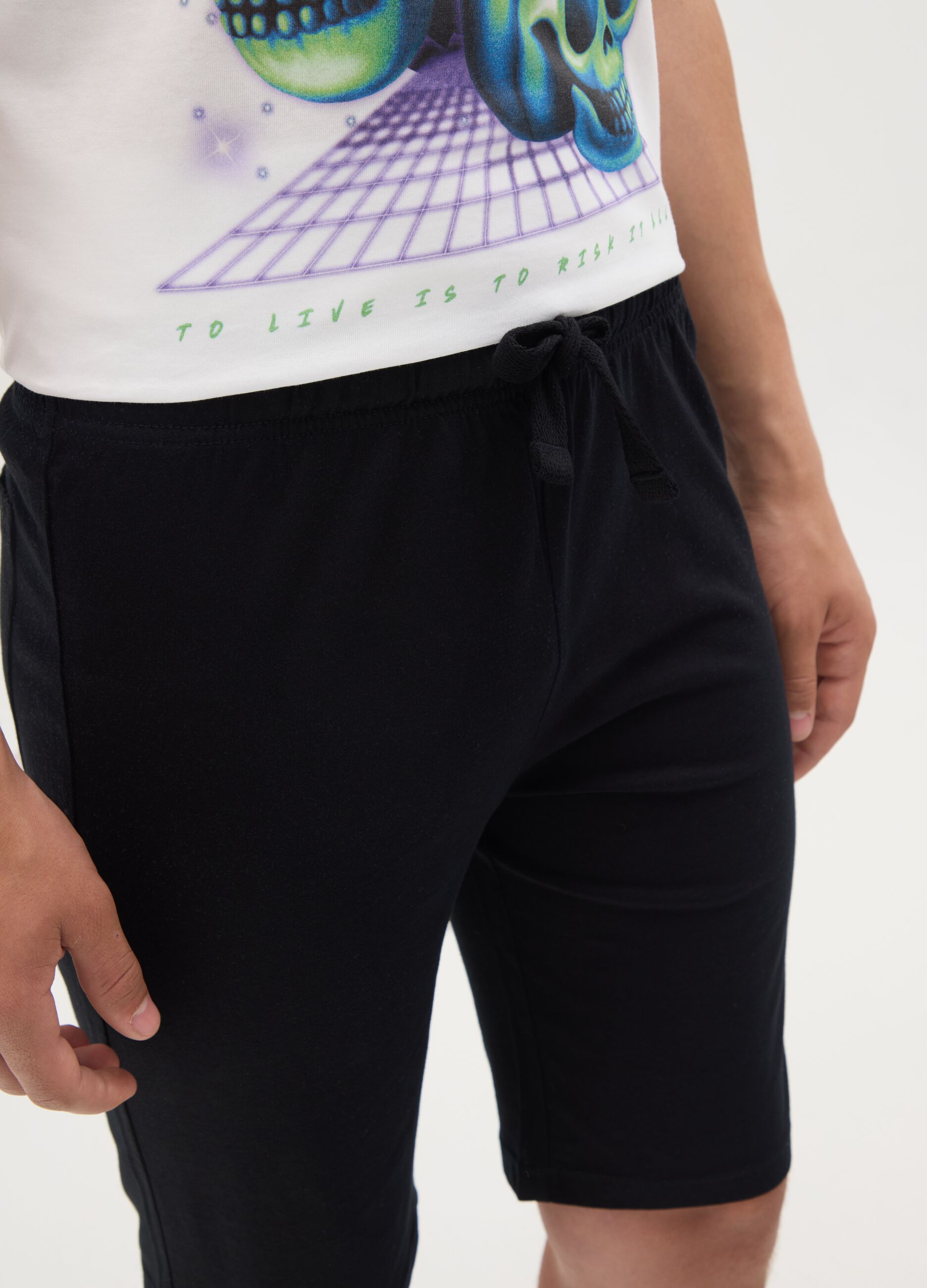Boy's black cotton regular fit shorts