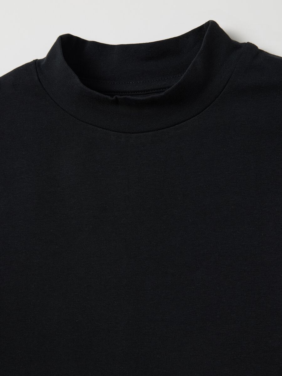 Black Mock Neck T-shirt_5