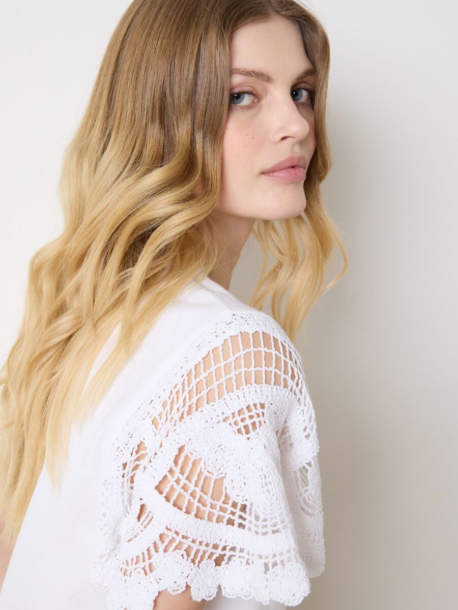 White cotton T-shirt with lace inserts_0
