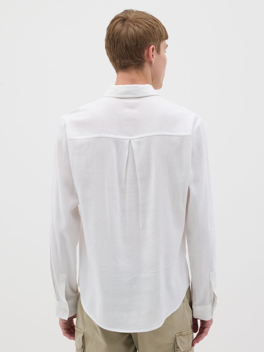 White shirt in linen, viscose and cotton_2